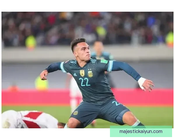 阿库尼亚技术全面性引发专家关注，展现多面实力与场上价值